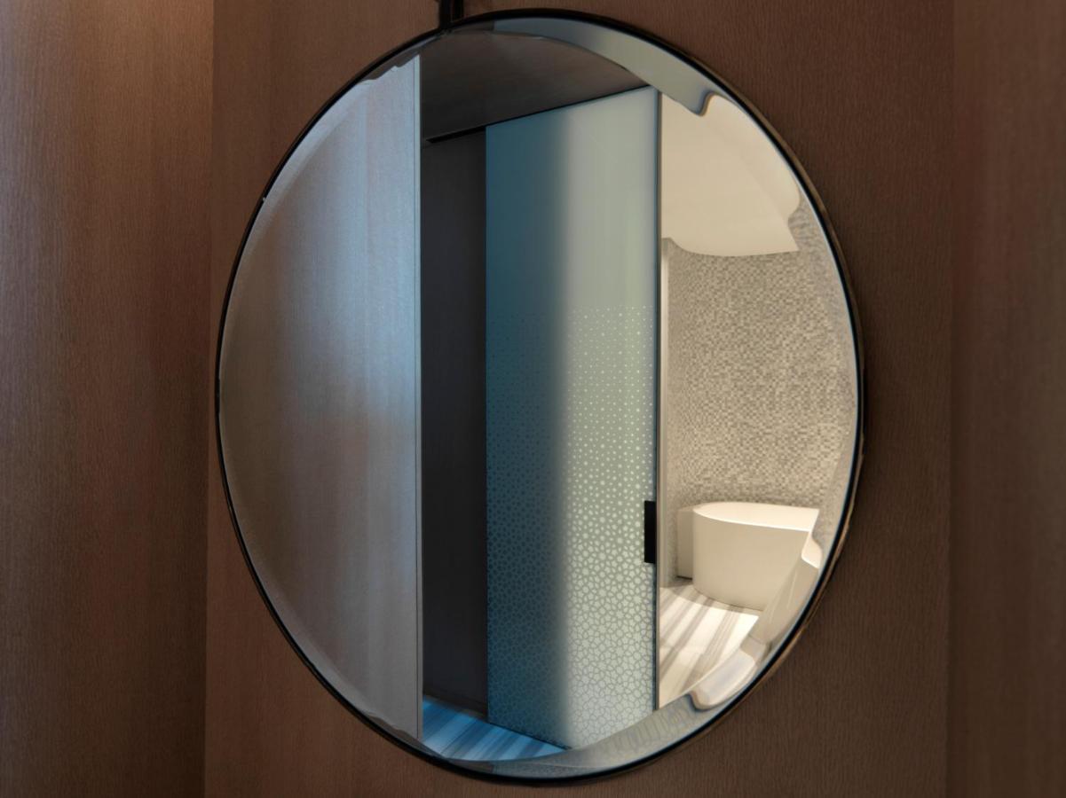 Four Seasons Hotel Kuwait At Burj Alshaya Kuwait City Exterior photo A convex mirror